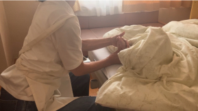 手のぬくもりが感じさせてくれる「生きている今」