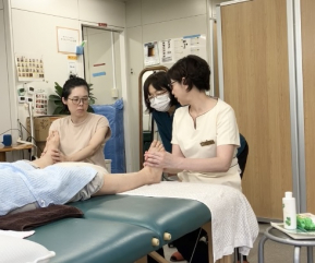 リフレクソロジーを専門校で学ぶ意味～研修ではなく専門校で学ぶという選択～